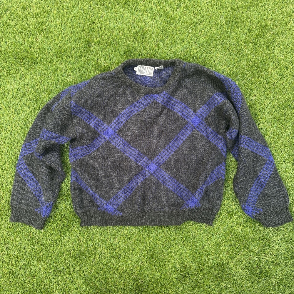 Vintage 90s dark grey and blue diamond pattern sweater.